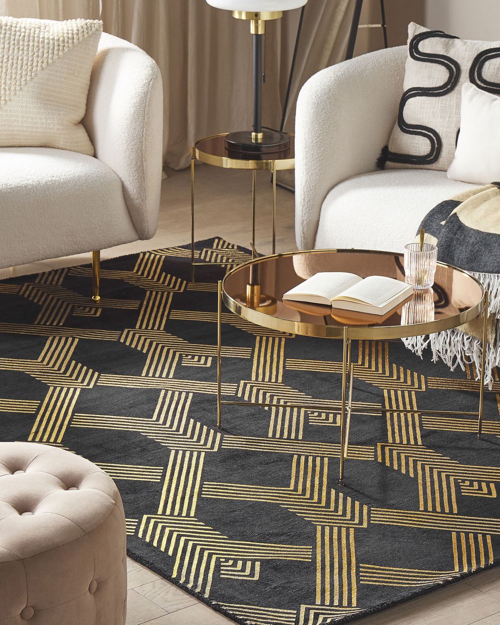Teppich schwarz / gold 160 x 230 cm geometrisches Muster Kurzflor VEKSE – Bild 2